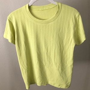 Lululemon crop breathe shirt lime size 6